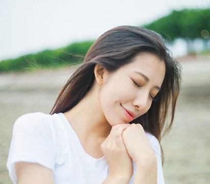 温婉气质美女户外清新写真
